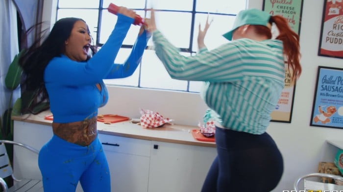 [Brazzers] Fast Food Fight & Fuck - Kira Noir Abigaiil Morris Connie Perignon - 2026-01-25 - 2160p 25