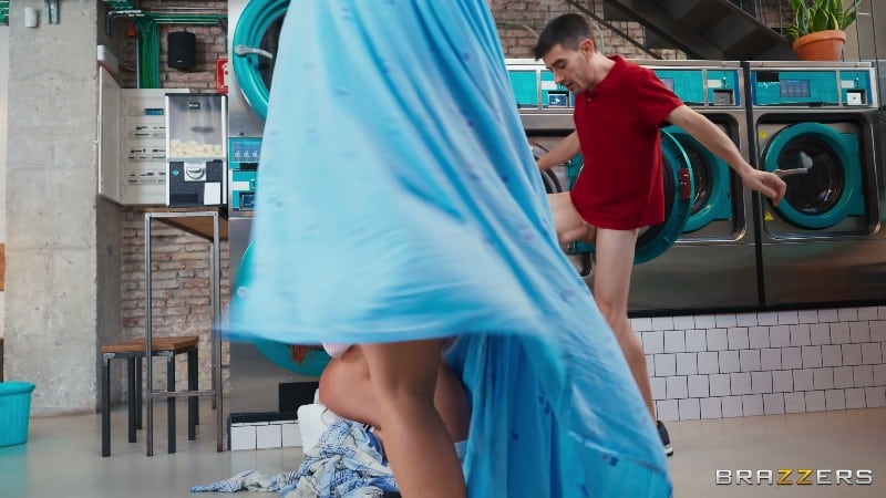 [BrazzersExxtra | Brazzers] 26/01/05 Alexis Doll And Peach Lollypop 2 For 1 Laundromat Pussy 4k/1080 3