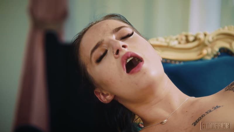 Fitting-Room 26/01/12 Sansa Snow Bodysuit 4k/1080 3