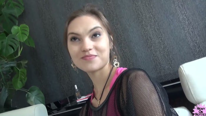 Heavyonhotties - The Girl Introduces Herself And Shows Off Her Facial Cum Shots ( Victoria Roswell ) - By 20-Agh 11