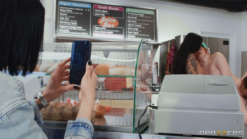 [HotAndMean | Brazzers] 26/01/25 Kira Noir Abigaiil Morris And Connie Perignon Fast Food Fight And Fuck 4k/1080 2