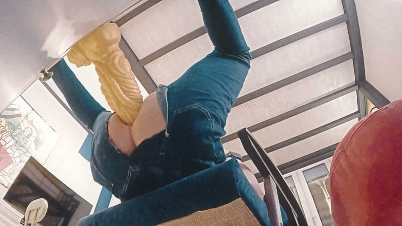 ManyVids 25/03/20 NowFaceBaby Anal Only Video In Tight Jeans 4k MP4-P2P 4