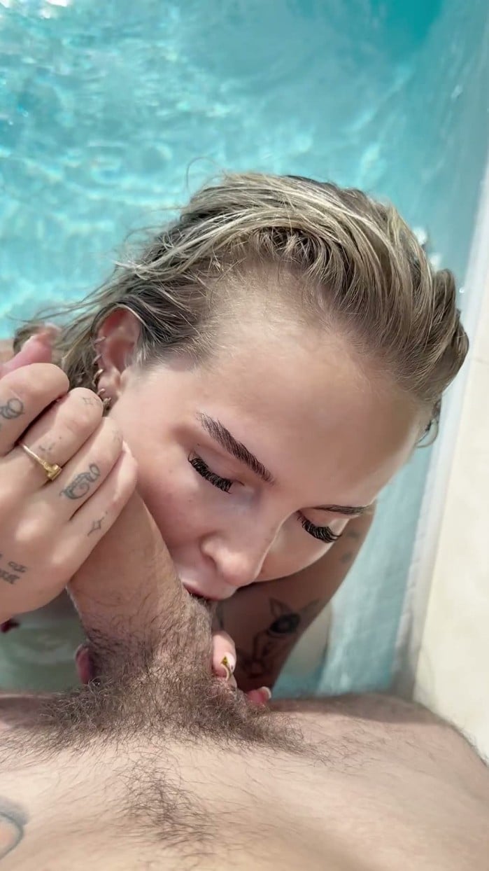 [OF-Alirose] Pool Blowjob [1920p] 5