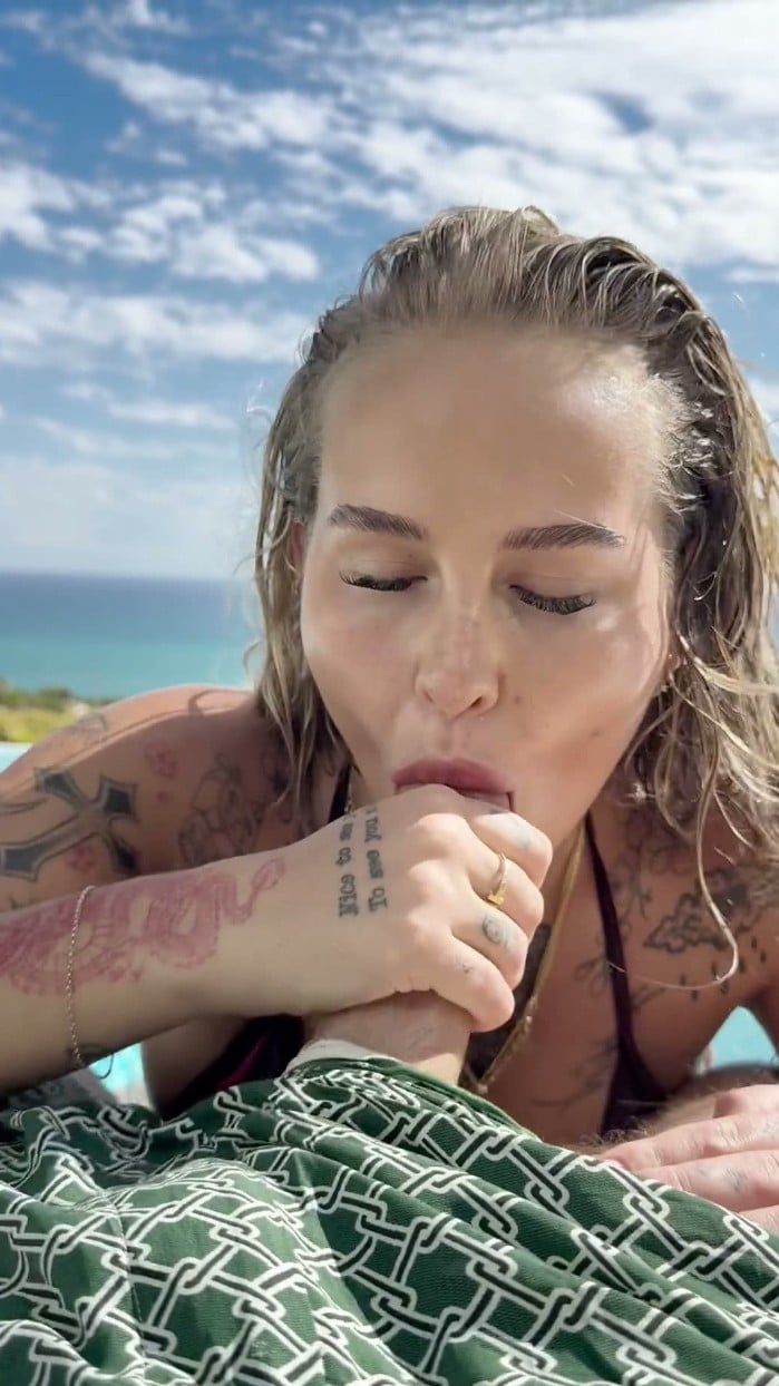 [OF-Alirose] Pool Blowjob [1920p] 2