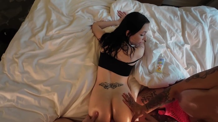 [OF-Mrscandy] @viiviperkele & @ Pariksiko + Baby Oil [1080p] 2