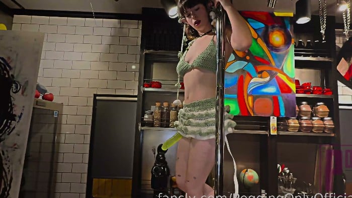 [Fansly] Peggingonly - College Babe Pegging In The Art Gallery 4