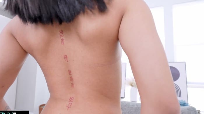 [Tiny4K] Liora Vane - Comforting Roommate (2026.01.22) {2160p} 2