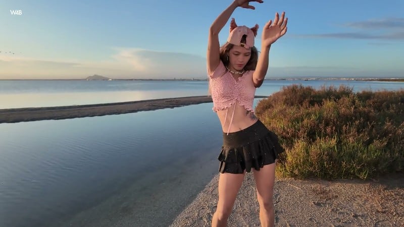 Watch4Beauty 26/01/14 Irene Rouse Under The Sun FullHD 5