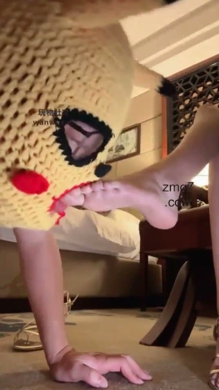 Chinese Femdom foot slave 38 5