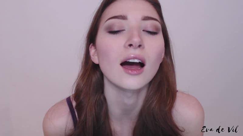 Eva de Vil - Glossy Lip Worship JOI 2