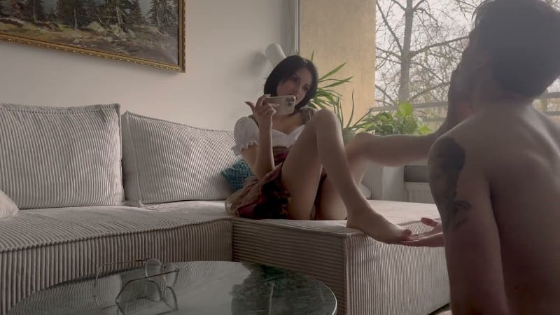 Jolie Berrie - Starkbierfest Foot Sniffing - Sweaty Pantyhose Stench 5