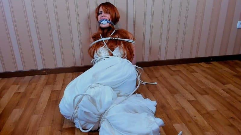 JuliaCrown - Hand-gagged Bride in trouble 4