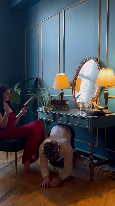 Lexi Luxxe - Silent Commands - Afternoon Reading with My Human Footstool 3