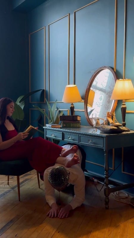 Lexi Luxxe - Silent Commands - Afternoon Reading with My Human Footstool 4