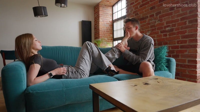 LoveHerShoes - In Those Heels She Walked All Day 1