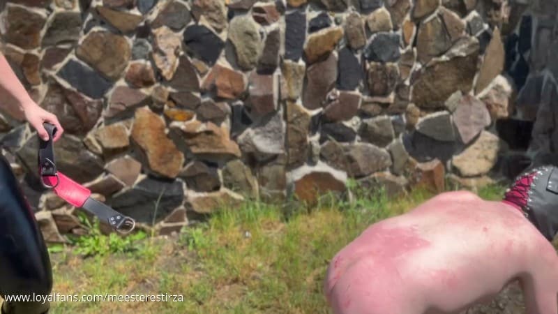 MISTRESS TIRZA NL - Washing a dirty pig and use him on the ground 2