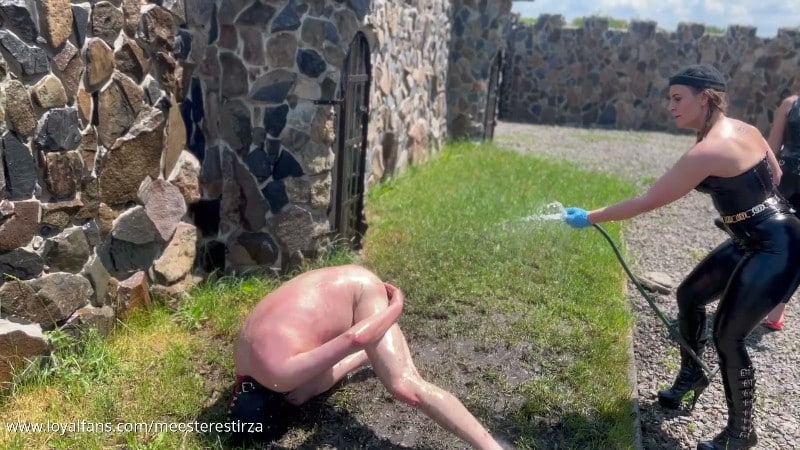 MISTRESS TIRZA NL - Washing a dirty pig and use him on the ground 3