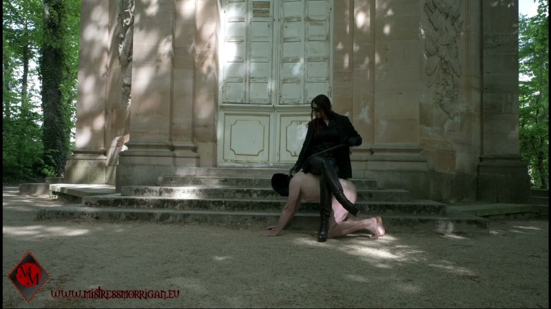 Mistress Morrigan - HUMILIATION IN THE PALACE GARDENS 5