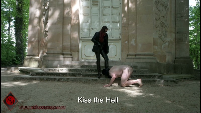 Mistress Morrigan - HUMILIATION IN THE PALACE GARDENS 1