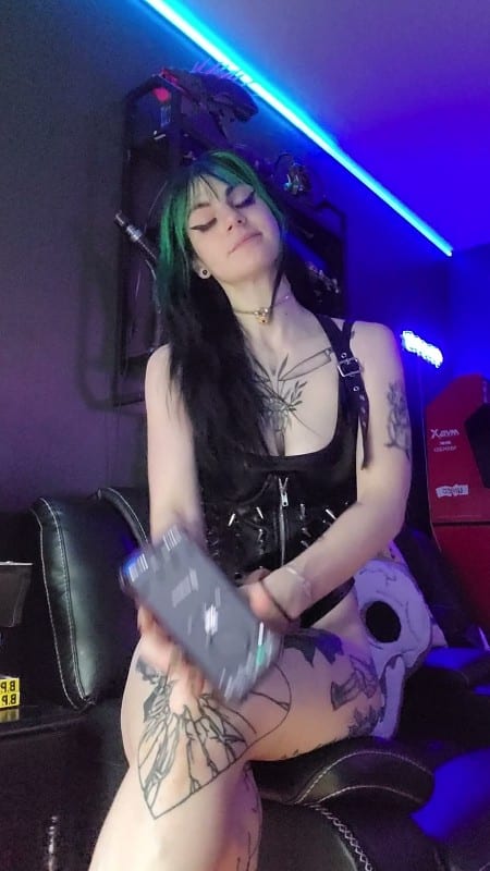 Prettyinpunk92 - Time to train your ass 3
