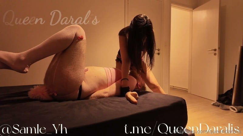 Queen Daralis - Strapon and facefucking 2