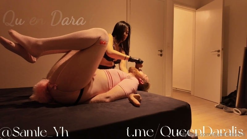 Queen Daralis - Strapon and facefucking 5