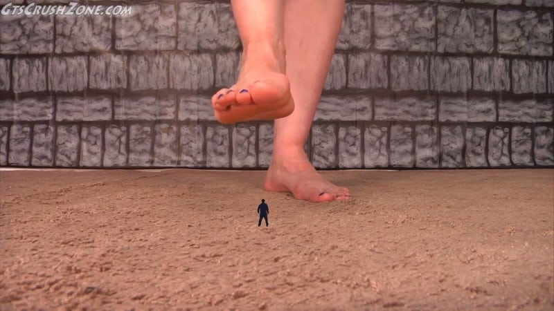 Size Fetish Zone - Suzigiantess 597 Suzi 1