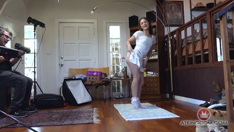 ATKGalleria 26/02/11 Juniper Ren BTS FullHD 2