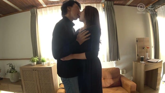 [FFT-036] First Wife: Ex-Cabin Attendant Supporting Her Wealthy Husband - High-Spec Voluptuous Body Wife, Ema, 34 4