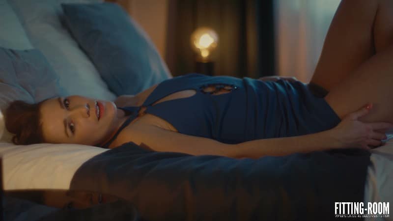 Fitting-Room 26/02/01 Alexis Crystal Slomo 4k 2