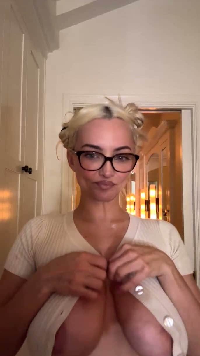 [Onlyfans] Lindsey Pelas - Livestream (2026-06-02) [720x1280] 5