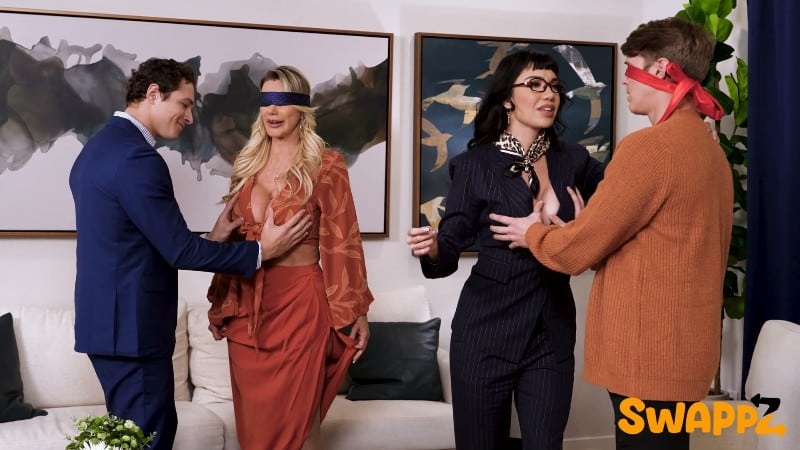 MomSwap 26/02/12 Brittany Andrews And Little Puck FullHD 1