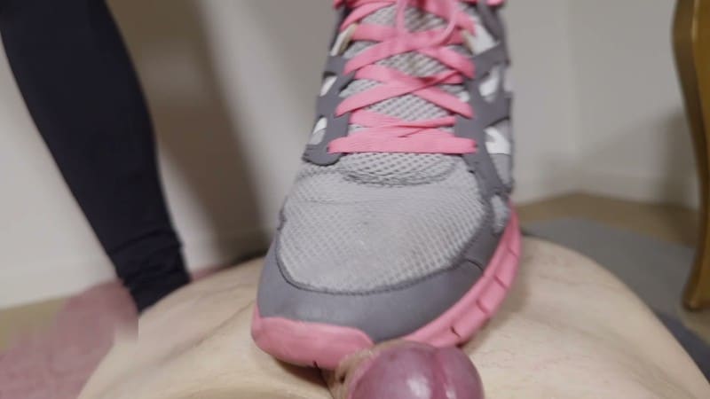 shoejobparadise - Shoejob with WET Nike Free sneakers and a LOT of water 3