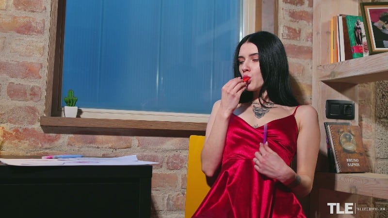 TheLifeErotic 26/02/11 Posy Hair Play 2 4k 3