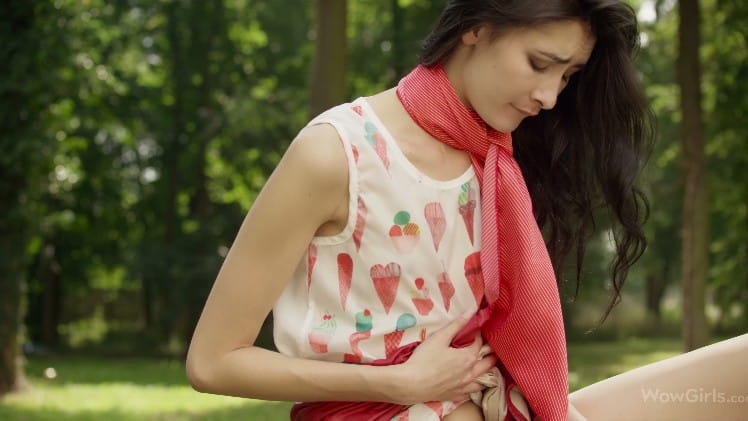 WowGirls 18 10 22 Anna Jolie Nympho Seduced In The Park 4k 17