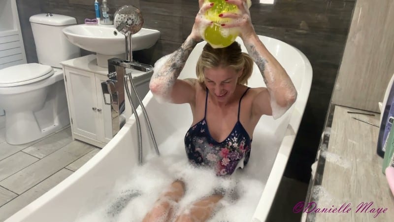 Danielle Maye XXX - Bath time With Balloon And Bubbles 3