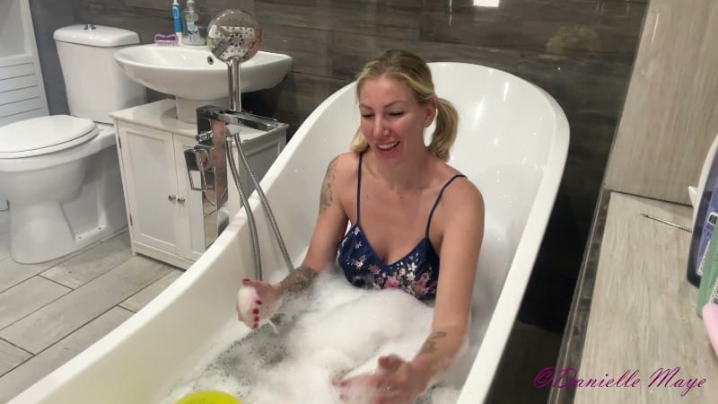 Danielle Maye XXX - Bath time With Balloon And Bubbles 1
