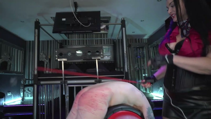 Extrem Whipping - Lady Luciana Di Domizio and Dominatrix Dinah 3