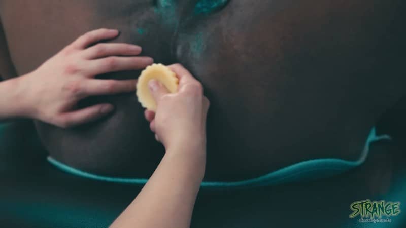 Imilia Audley - Toetallydevine - Pegging A First Timer 2