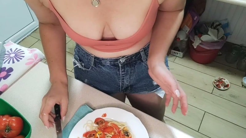JuliaCrown - Cook disgust food pasta for slave 1