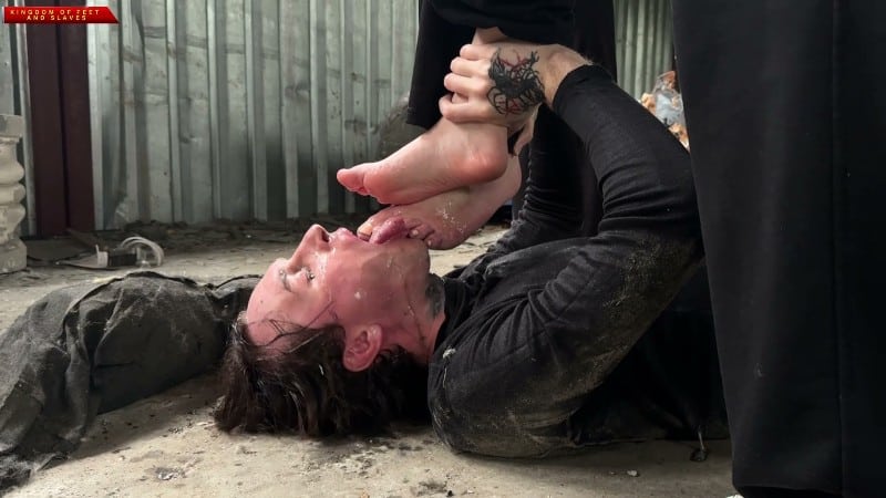 KINGDOM OF FEET AND SLAVES - Humiliated Feet Pig 5