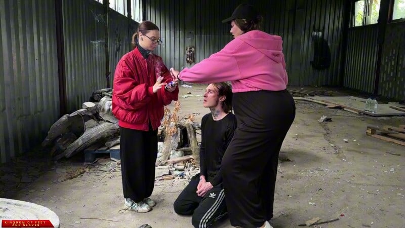 KINGDOM OF FEET AND SLAVES - Humiliated Feet Pig 1