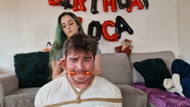 Liricaa Lamat - Speakuss - Mss Imperdible Smothers A Tied Up Speakuss 2