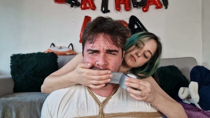 Liricaa Lamat - Speakuss - Mss Imperdible Smothers A Tied Up Speakuss 5