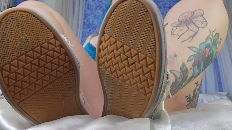 Luna Allora - Jerk Off With My Dirty Shoes 2