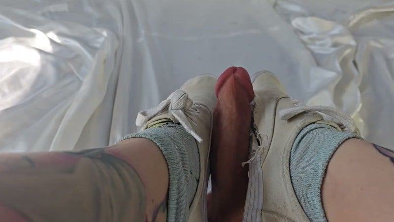 Luna Allora - Jerk Off With My Dirty Shoes 4