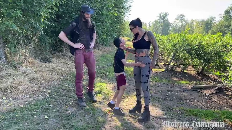 Mistress Damazonia - A 7ft1 6ft6 And 4ft10 Meet In A Field 4