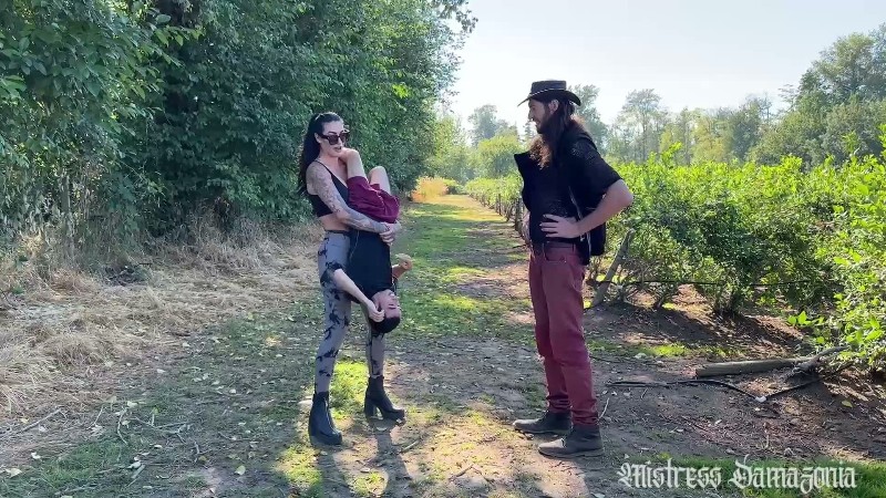 Mistress Damazonia - A 7ft1 6ft6 And 4ft10 Meet In A Field 5