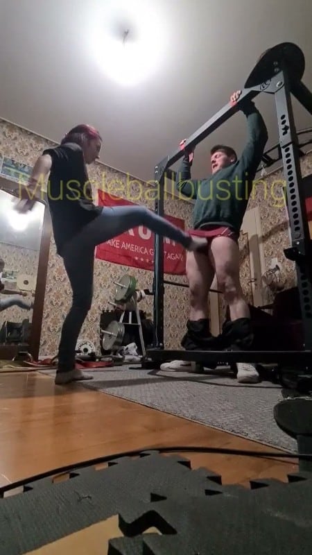 Muscle Ballbusting - Nicolasmusclebb - Franoise Ballbust Me In The Squat Rack Oct 1