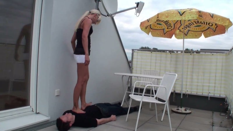 Princess Paris - Outdoor teen trampling 1